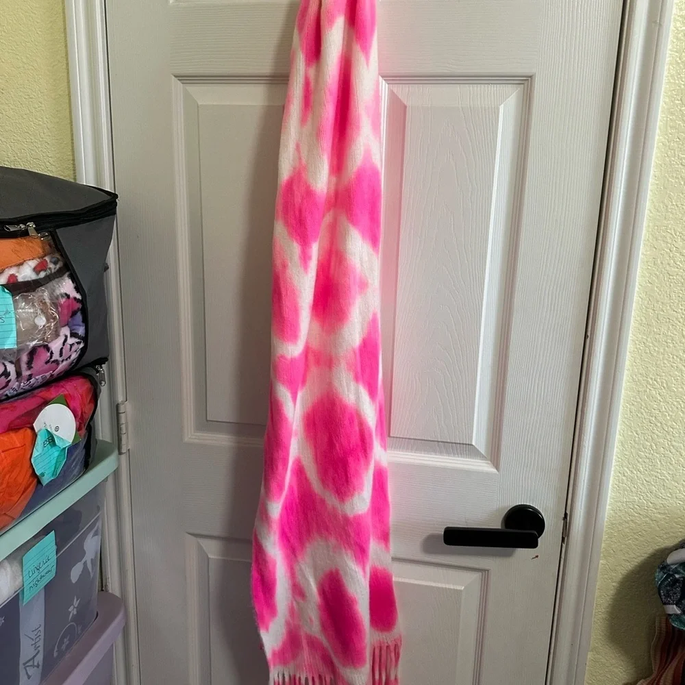 NWT Pink & White TieDye Scarf Oversized Pashmina Wrap - Barbie Pink Steve Madden